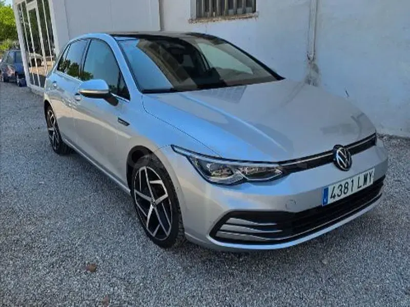 Usado VW Golf VIII Style 130 CV (95 kW) 2022 Gris / plata Berlina