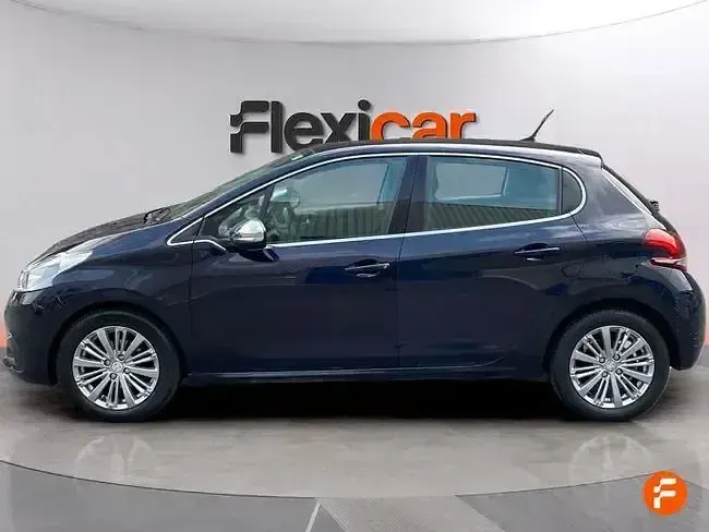Usado Peugeot 208 Allure 110 CV (80 kW) 2018 Azul Utilitario