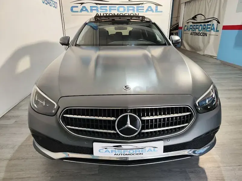 Usado Mercedes E300 306 CV (225 kW) 2021 Gris / plata Familiar