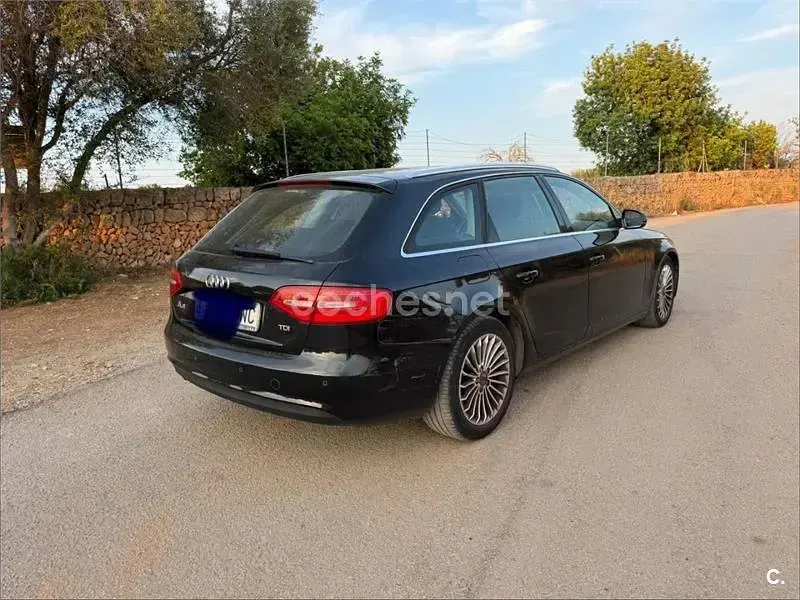 Usado Audi A4 Advanced 163 CV (119 kW) 2012 Negro Familiar