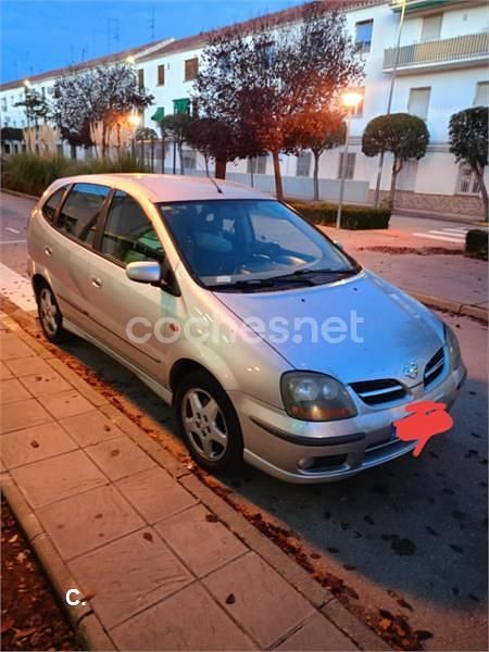 Usado Nissan Almera Tino Visia 112 CV (82 kW) 2004 Gris / plata Monovolumen