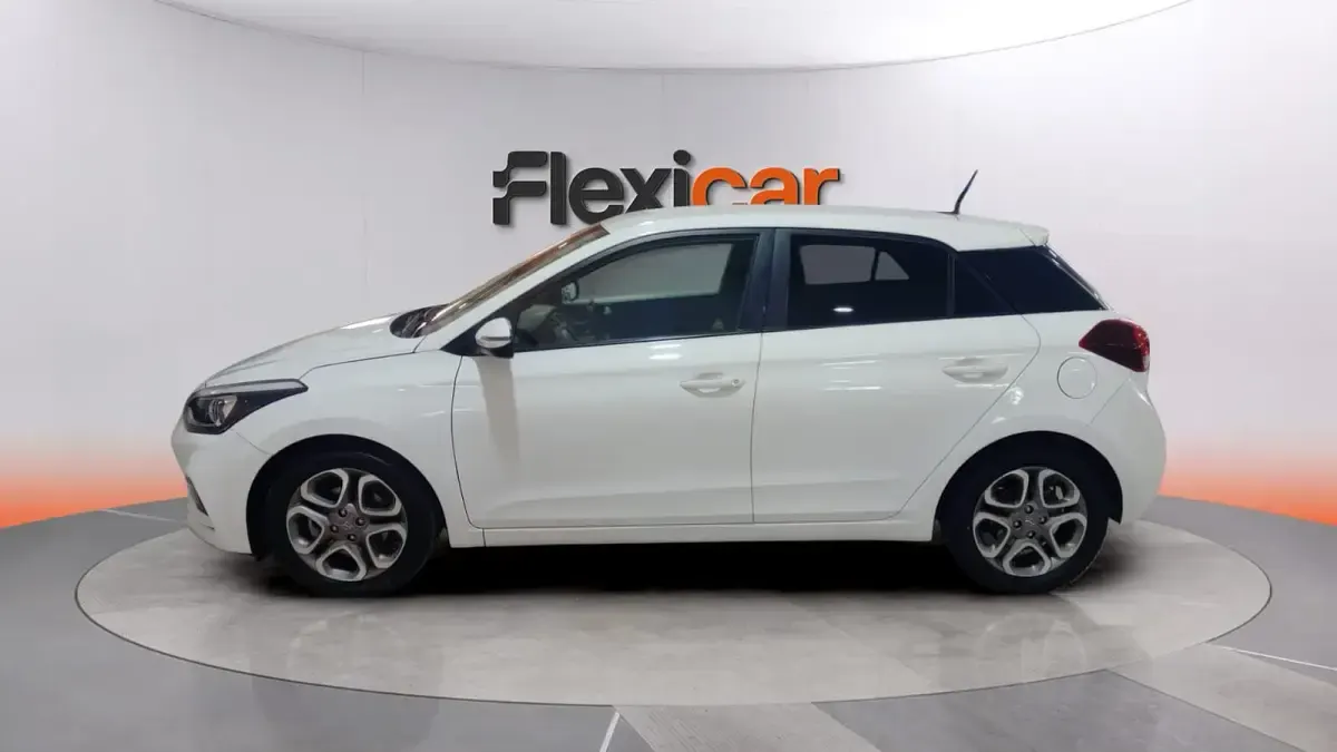 Usado Hyundai i20 100 CV (73 kW) 2019 Blanco Utilitario