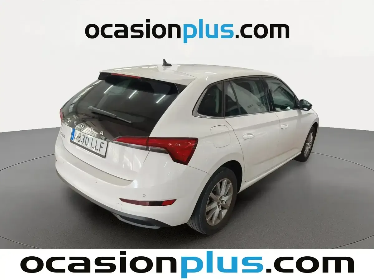 Usado Skoda Scala Ambition 115 CV (84 kW) 2020 Blanco Utilitario