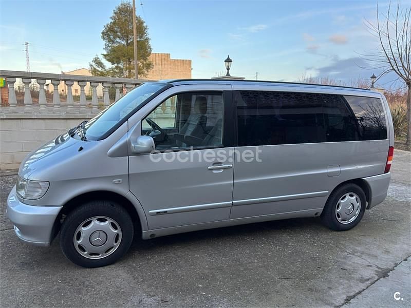Usado Mercedes V220 122 CV (89 kW) 2003 Gris / plata Monovolumen
