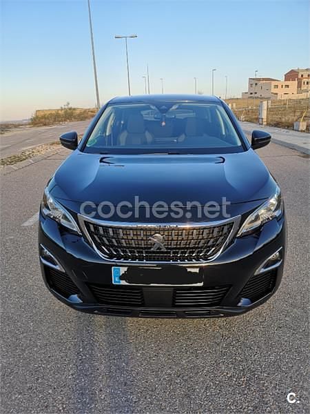 Usado Peugeot 3008 Allure 120 CV (88 kW) 2017 Negro SUV