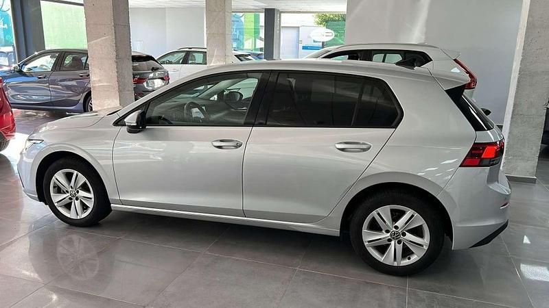 Usado VW Golf VIII Life 110 CV (80 kW) 2020 Gris Utilitario