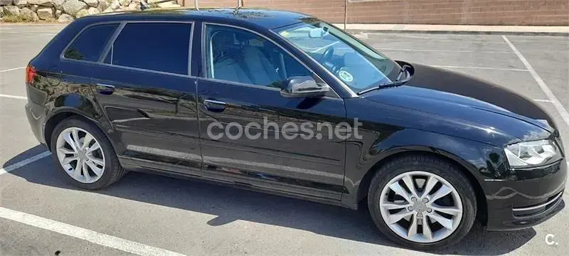 Usado Audi A3 Sportback Attraction 170 CV (125 kW) 2010 Negro Utilitario