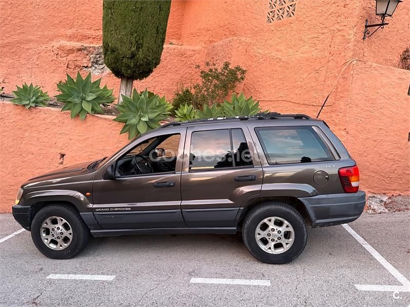 Usado Jeep Grand Cherokee Laredo 185 HP (136 kW) 2000 Preto SUV