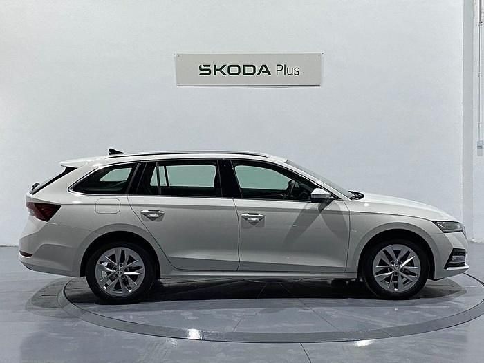 Nuevo Skoda Octavia G-TEC Ambition 131 CV (96 kW) 2025 Blanco Familiar
