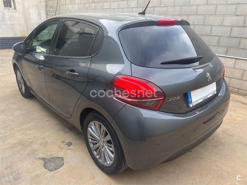 Usado Peugeot 208 Style 82 CV (60 kW) 2016 Gris / plata Utilitario