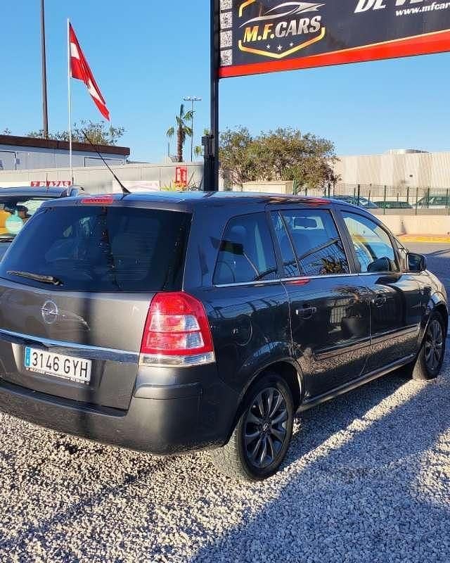 Usado Opel Zafira 140 CV (102 kW) 2010 Gris Monovolumen
