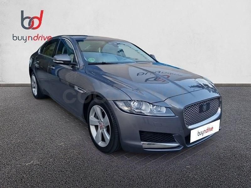 Usado Jaguar XF Prestige 300 CV (220 kW) 2016 Gris / plata Berlina