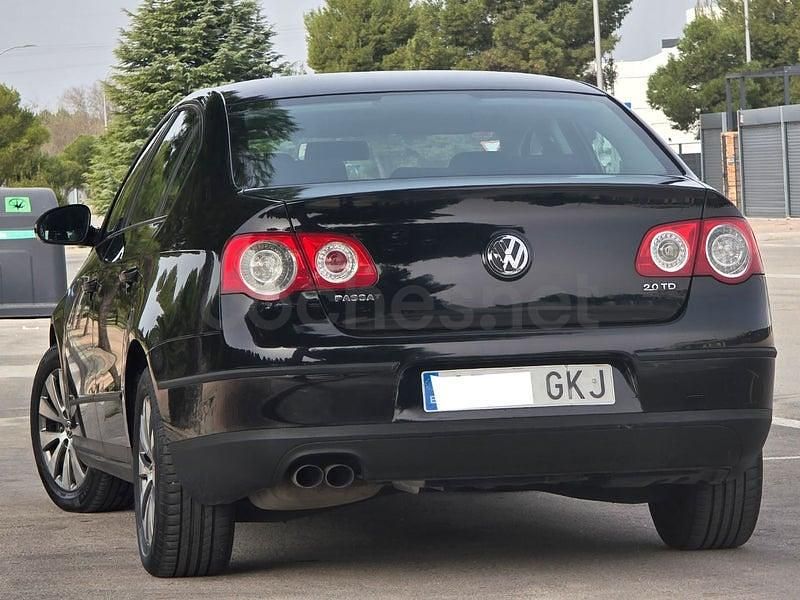 Usado VW Passat Advance 140 CV (102 kW) 2009 Negro Berlina