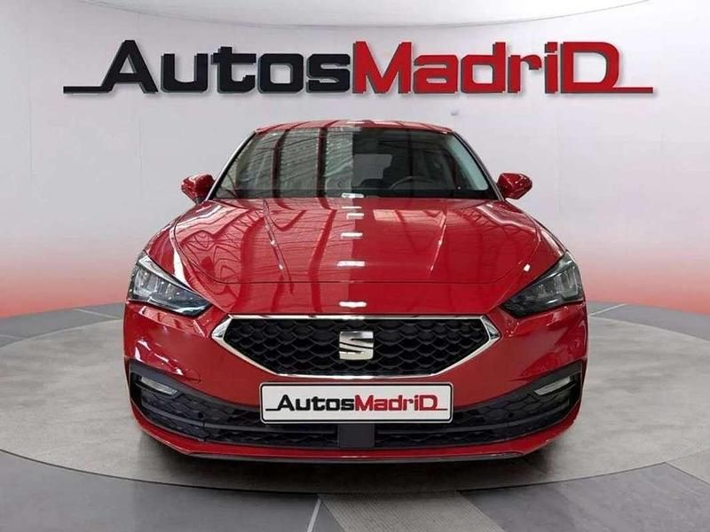 Usado Seat Leon Style 111 CV (81 kW) 2021 Rojo Berlina