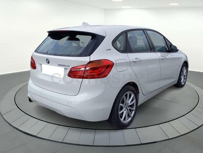 Usado BMW 225 Active Tourer iPerformance 224 CV (164 kW) 2018 Blanco Monovolumen