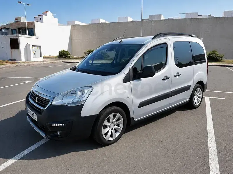 Usado Peugeot Rifter Active 100 CV (73 kW) 2018 Gris / plata Monovolumen