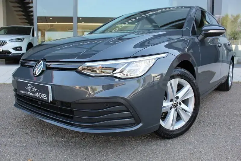 Usado VW Golf VIII Life 110 CV (80 kW) 2023 Gris / plata Berlina