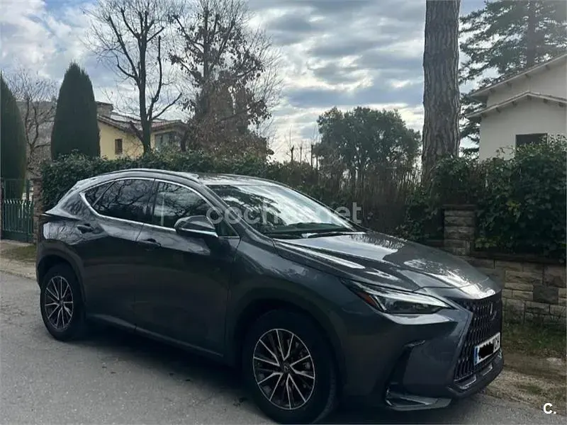 Usado Lexus NX350h Executive Line 242 CV (177 kW) 2021 Gris / plata SUV