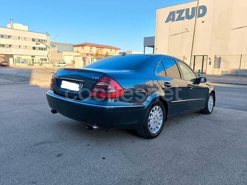 Usado Mercedes E280 Elegance 190 CV (139 kW) 2005 Azul Berlina