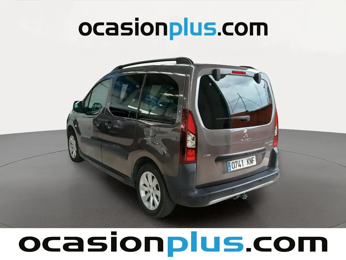 Usado Peugeot TePee 110 CV (80 kW) 2018 Gris Familiar