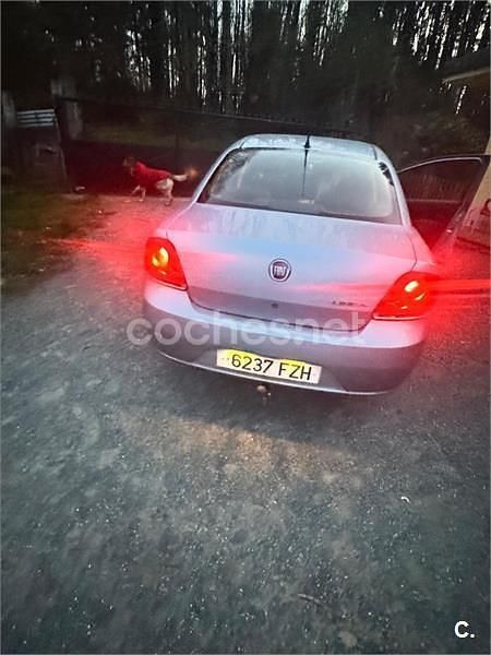 Usado Fiat Linea Emotion 90 CV (66 kW) 2008 Gris / plata Berlina