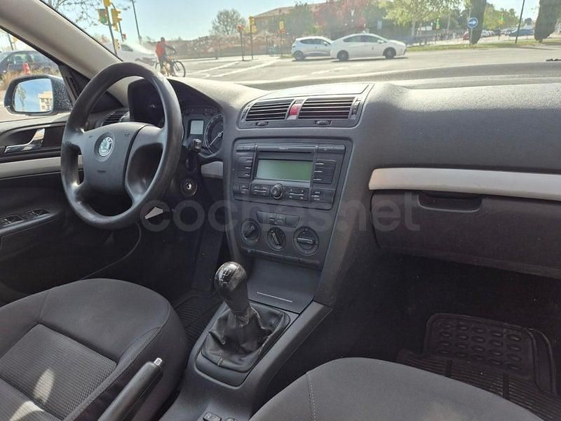 Usado Skoda Octavia 105 CV (77 kW) 2005 Gris / plata Berlina