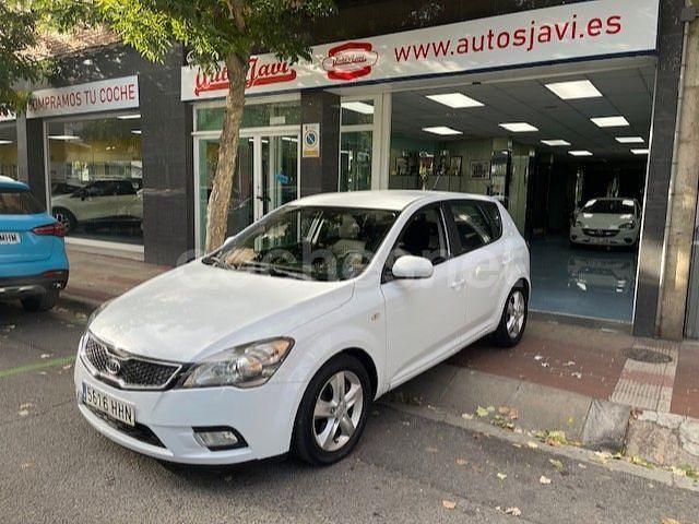 Blanco Usado 2011 Kia Ceed Plus Berlina | 5800 € (Precio justo) - Imagen 1/4