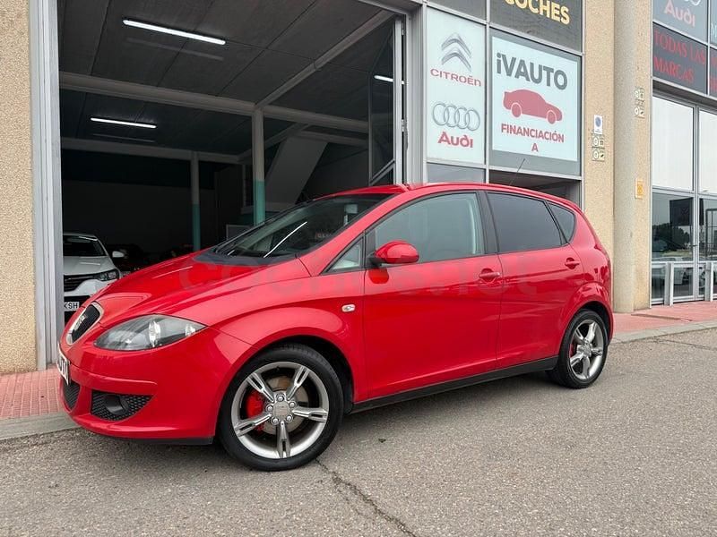 Usado Seat Altea Reference 105 CV (77 kW) 2007 Rojo Monovolumen