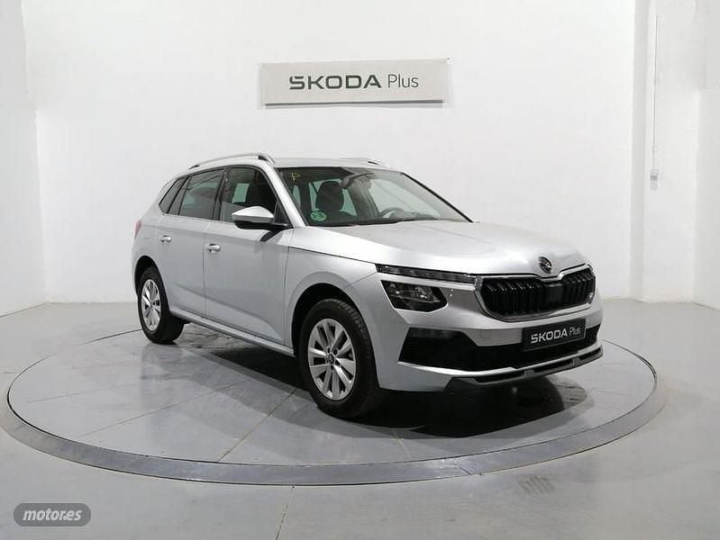 Usado Skoda Kamiq Selection 115 CV (84 kW) 2025 Gris / plateado SUV