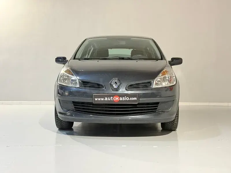 Usado Renault Clio II Authentique 85 CV (62 kW) 2007 Gris / plata Berlina