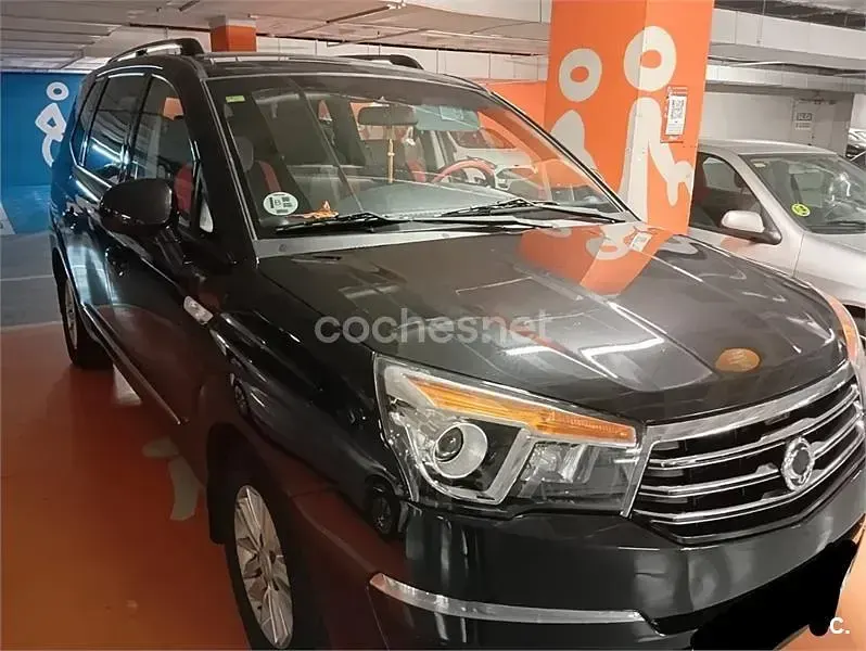 Usado SsangYong Rodius 155 CV (114 kW) 2013 Negro Monovolumen