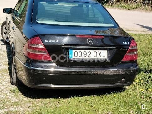 Usado Mercedes E280 Avantgarde 190 CV (139 kW) 2006 Negro Berlina