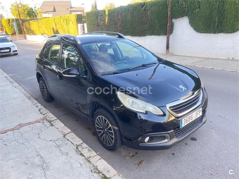 Usado Peugeot 2008 Active 92 CV (67 kW) 2015 Negro SUV