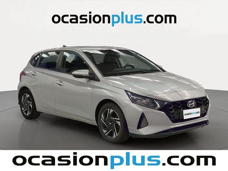 Usado Hyundai i20 101 CV (74 kW) 2022 Gris plata Utilitario