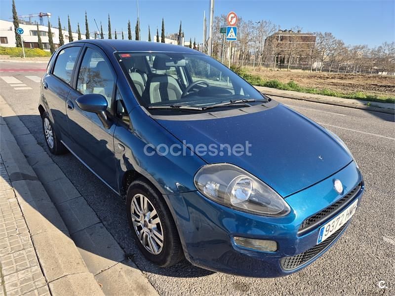 Usado Fiat Punto Lounge 77 CV (56 kW) 2012 Azul Utilitario