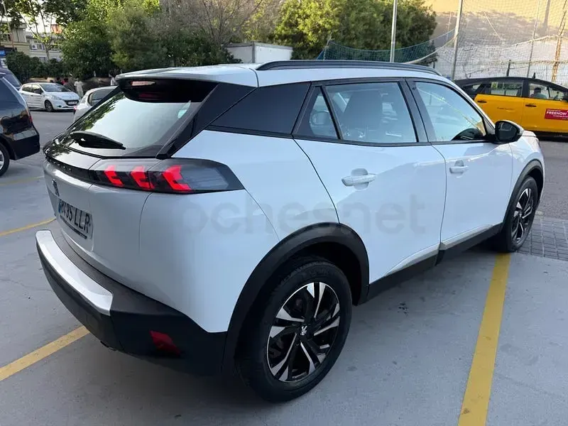 Usado Peugeot 2008 Allure 110 CV (80 kW) 2020 Blanco SUV