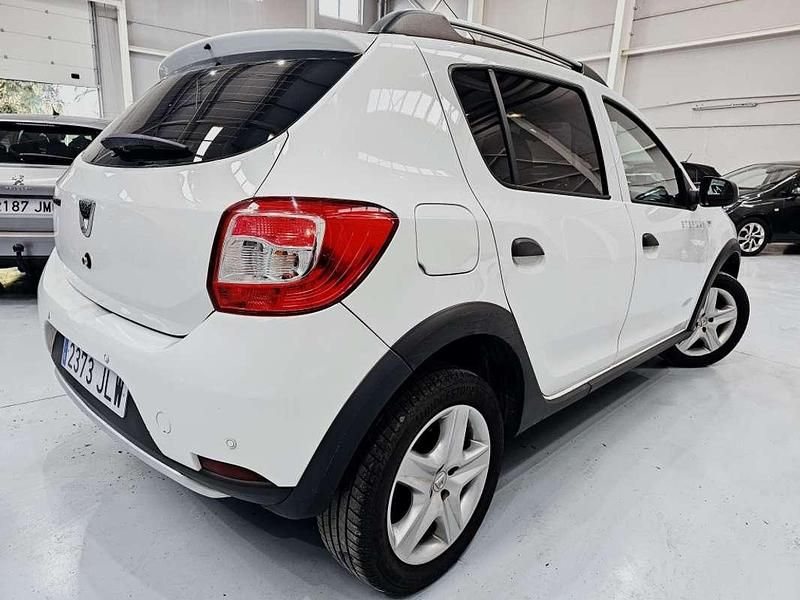 Usado Dacia Sandero Stepway Ambiance 90 CV (66 kW) 2016 Blanco Utilitario