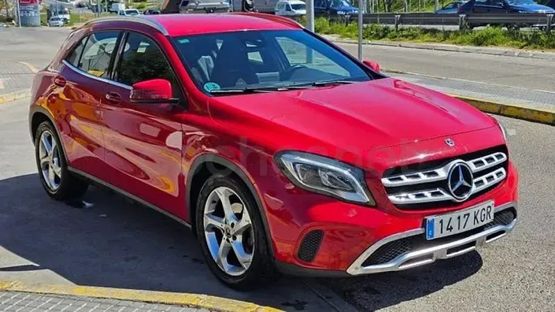 Usado Mercedes GLA220 177 CV (130 kW) 2018 Rojo SUV