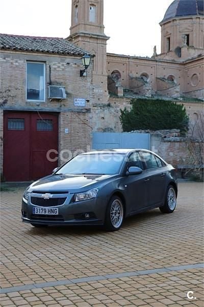 Usado Chevrolet Cruze LT 163 CV (119 kW) 2012 Gris / plata Berlina