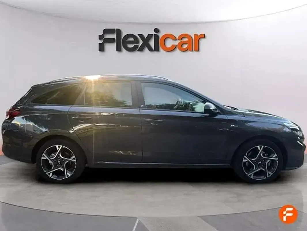 Usado Hyundai i30 N Line 120 CV (88 kW) 2023 Gris Familiar