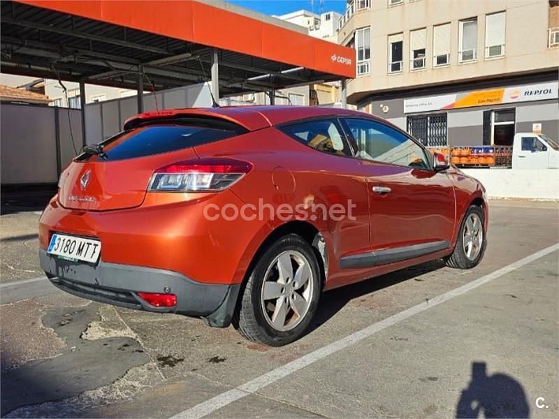 Usado Renault Mégane 110 CV (80 kW) 2012 Granate Berlina