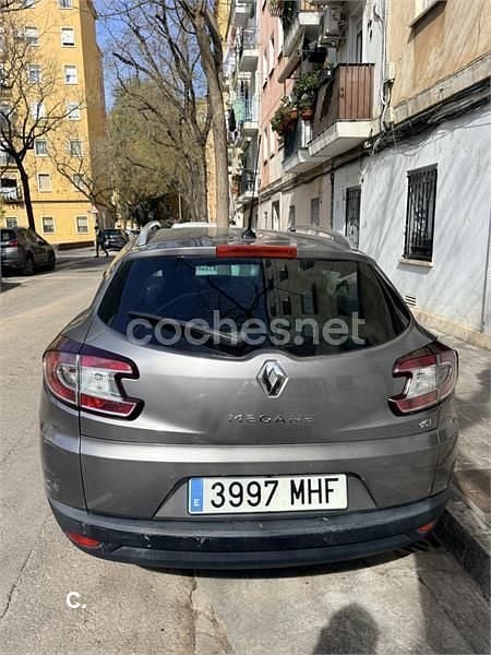 Usado Renault Mégane GrandTour Dynamique 110 CV (80 kW) 2011 Gris / plata Familiar