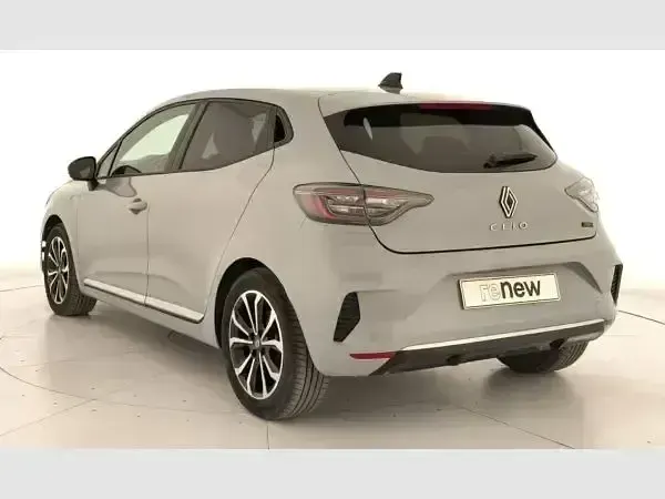Usado Renault Clio V Techno 140 CV (102 kW) 2025 Gris Berlina