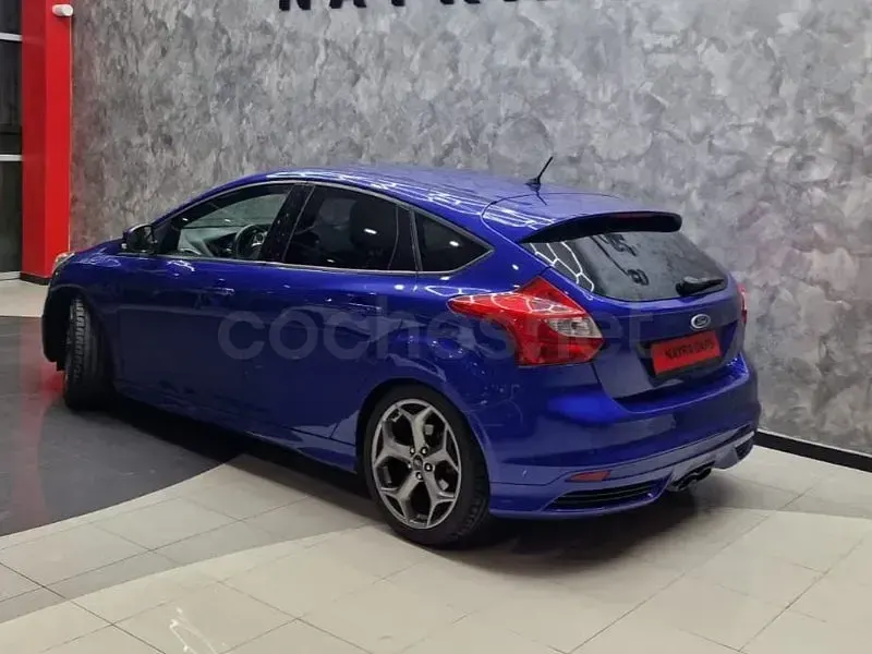 Usado Ford Focus ST 250 CV (183 kW) 2013 Azul Berlina