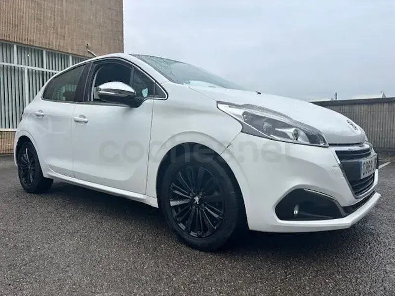 Usado Peugeot 208 Active 100 CV (73 kW) 2016 Blanco Utilitario