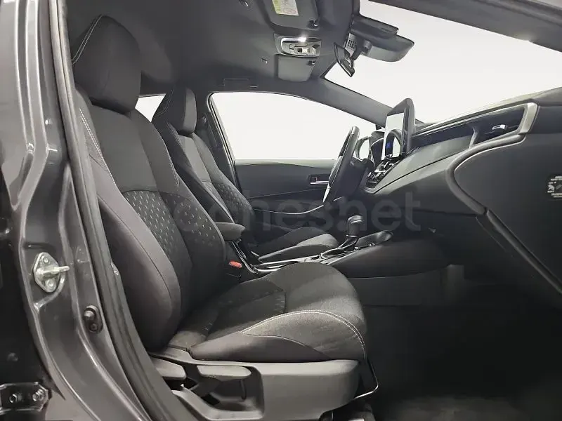 Usado Toyota Corolla Active 140 CV (102 kW) 2026 Gris / plata Familiar