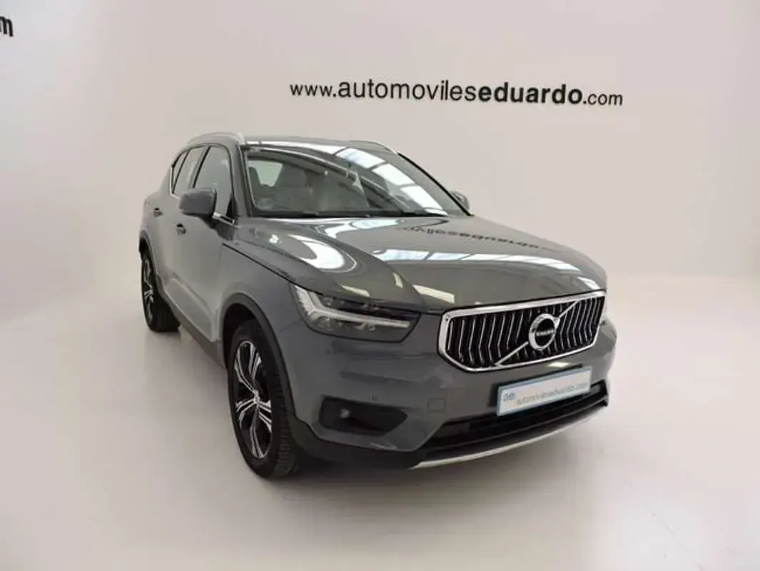 Usado Volvo XC40 Inscription 211 CV (155 kW) 2021 Gris SUV