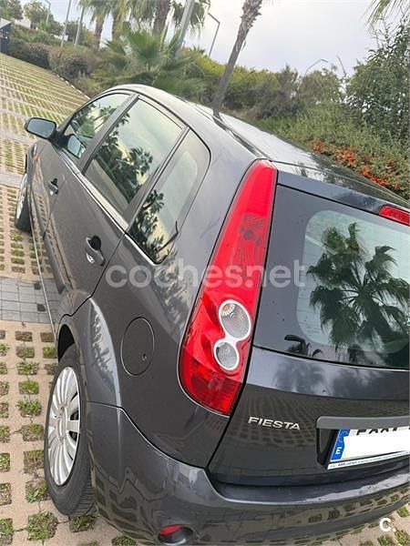 Usado Ford Fiesta Trend 90 CV (66 kW) 2006 Negro Berlina