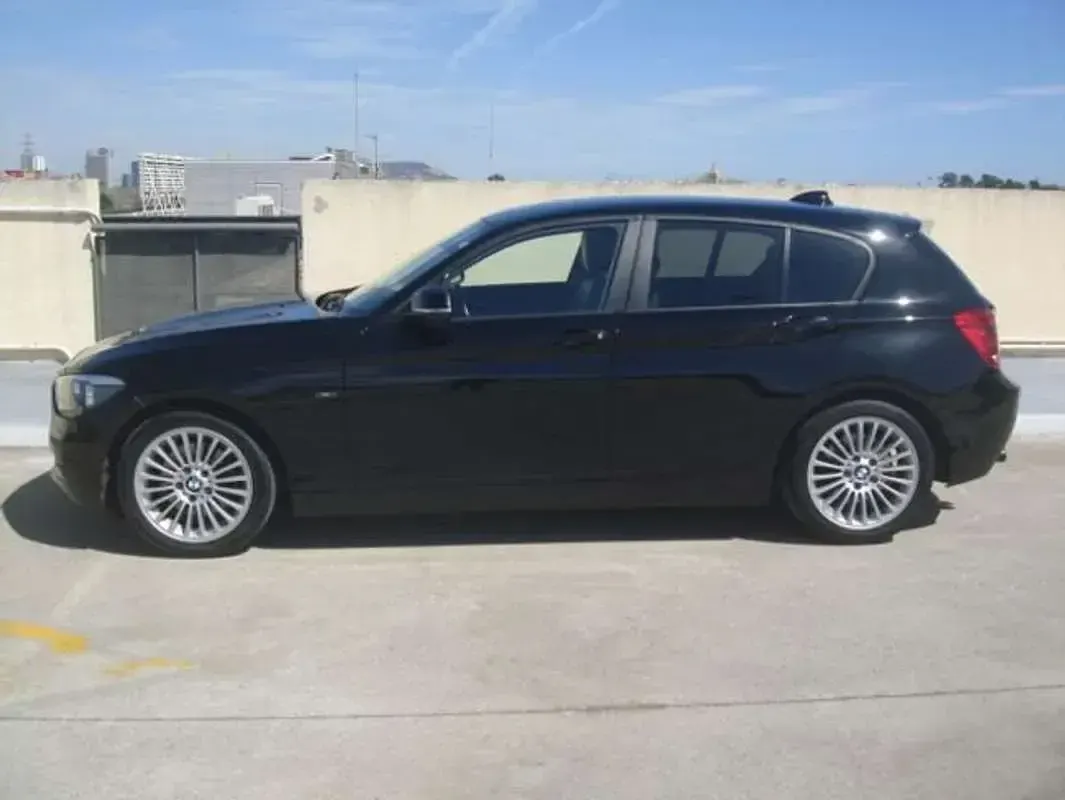 Usado BMW 116 Sport Line 218 CV (160 kW) 2012 Negro Utilitario