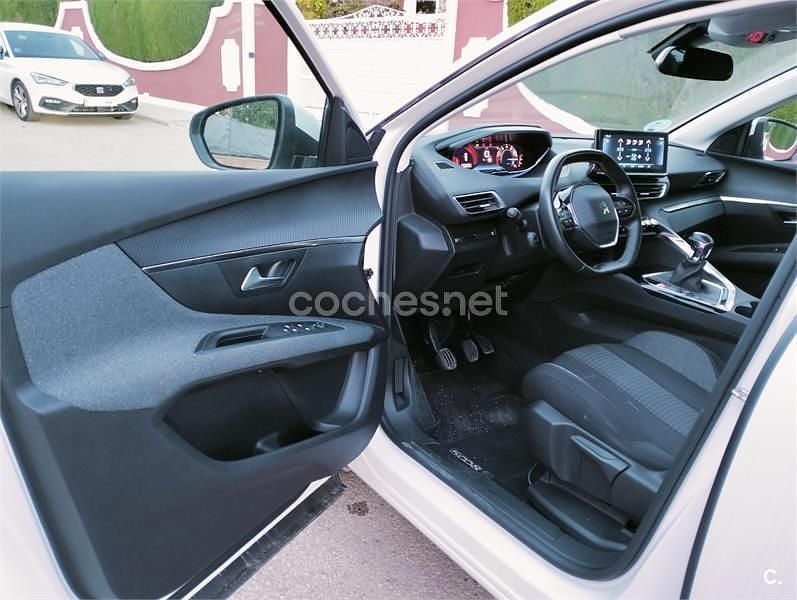 Usado Peugeot 5008 Allure 130 CV (95 kW) 2021 Blanco SUV